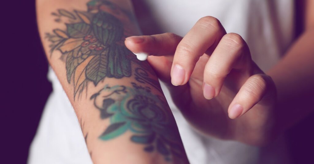 Buổi tư vấn giữa nghệ sĩ và khách hàng cho thiết kế riêng