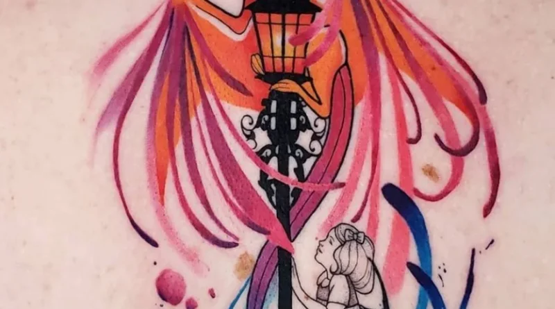 Hình xăm Watercolor thể hiện gradient bão hòa từ mực đậm đến loãng.