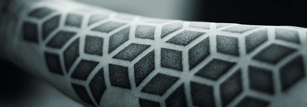 Hình xăm dotwork đã lành thể hiện sự hòa trộn mềm mại của các chấm.