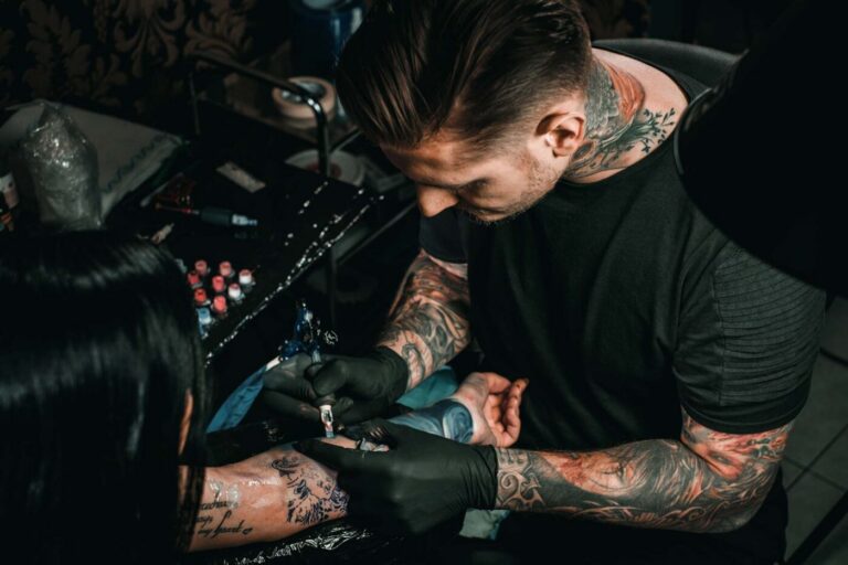 The Tattoo Artist’s Guide to Tracking Conventions & Guest Spots: Deadlines, Booths, Portfolios & Strategy