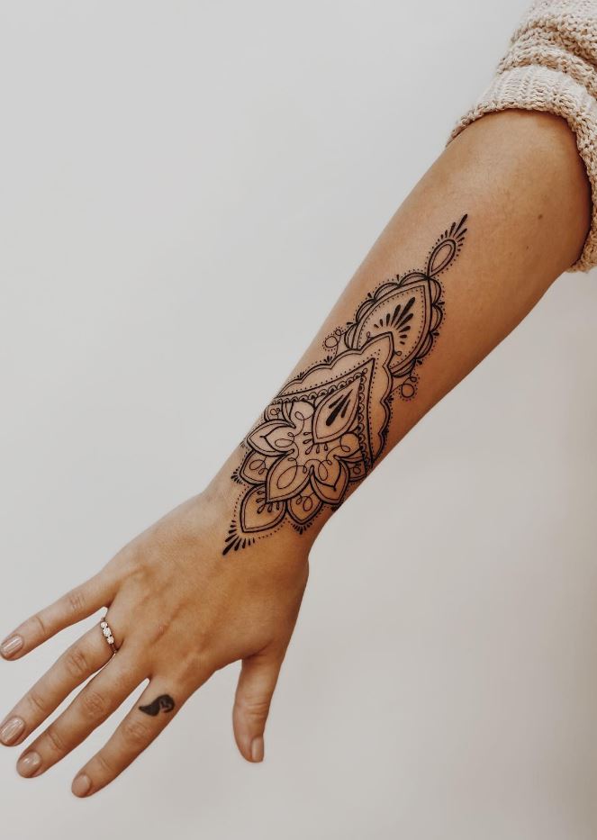 Ornamental vs Mandala Tattoos: Symmetry, Rhythm & Body Placement Guide