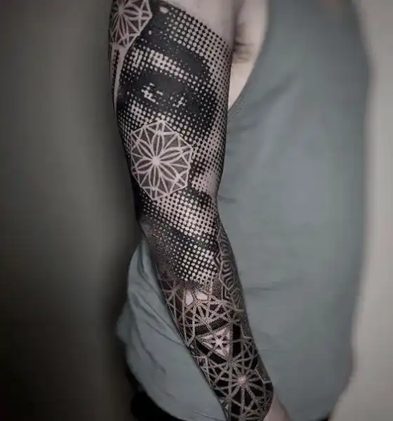 Hình xăm blackwork dotwork với tô bóng gradient