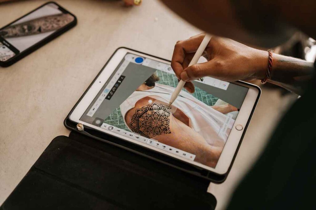 Banner lối vào hội chợ xăm hình tại Việt Nam với tên sự kiện và ngày tháng