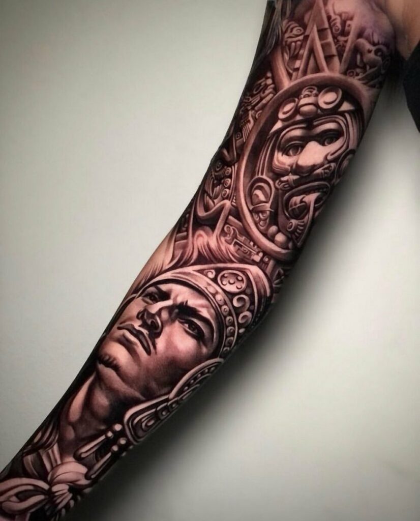 Graphic tattoo vai và tay cân bằng chi tiết mảnh với mảng đọc rõ