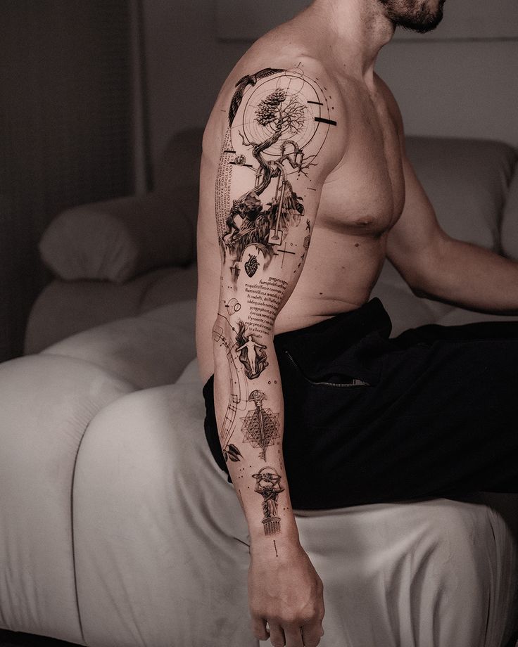 Graphic tattoo full arm với biểu tượng minh họa và body-flow được tính toán