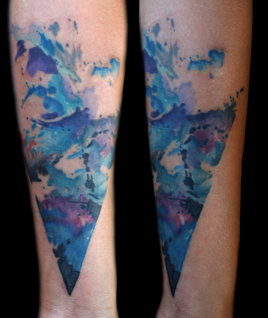 So sánh cạnh nhau giữa xăm Watercolor mới và cùng hình xăm đã lành hoàn toàn.