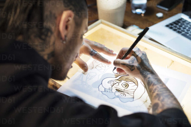 Abstract Tattoo vs Graphic Tattoo: Composition Contrast & Readable Shapes