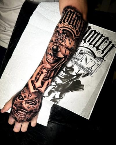 Chân dung Đức Mẹ Maria phong cách Chicano với shading mềm và vầng hào quang.