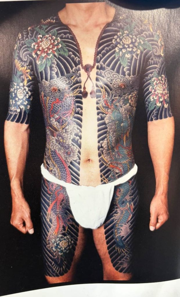 Irezumi background elements: waves, wind bars, clouds