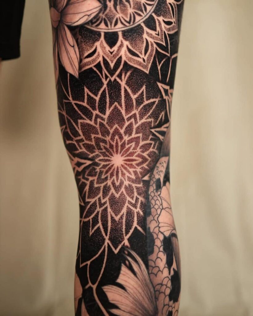 Ảnh macro thể hiện mật độ chấm khác nhau trong hình xăm dotwork, từ thưa đến dày.